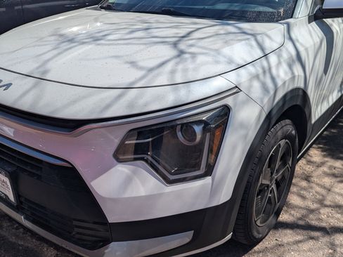 Used 2023 Kia Niro EX image 5