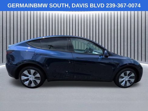 Used 2022 Tesla Model Y Long Range AWD/4WD image 4