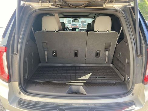 Used 2023 GMC Yukon SLT RWD image 10