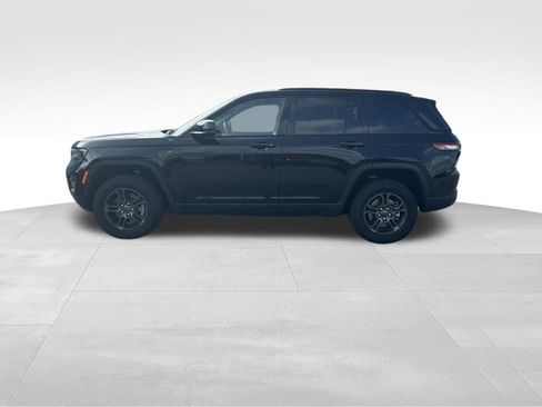 Used 2024 Jeep Grand Cherokee Trailhawk w/ Luxury Tech Group III AWD/4WD image 3