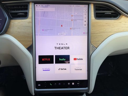 Used 2020 Tesla Model S Long Range Plus image 18