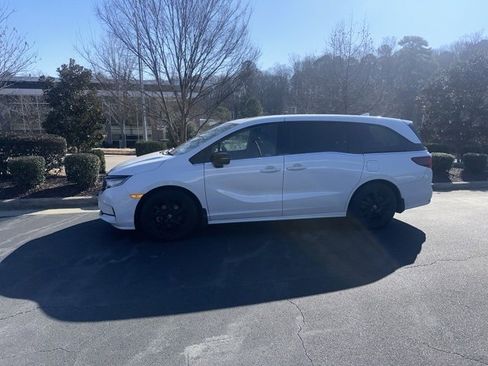 Used 2023 Honda Odyssey Sport image 11