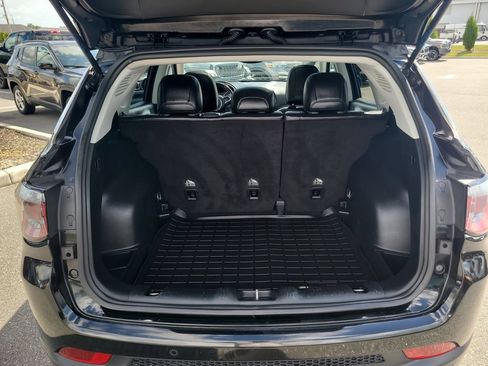 Used 2018 Jeep Compass Latitude w/ Popular Equipment Group AWD/4WD image 9