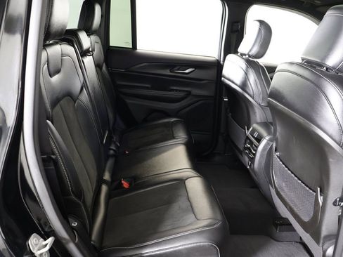 Used 2023 Jeep Grand Cherokee Altitude image 36