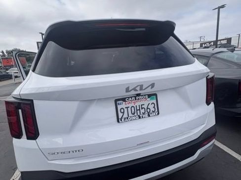 Certified 2025 Kia Sorento LX FWD image 7