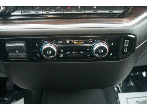 Used 2025 GMC Sierra 1500 SLT AWD/4WD image 16