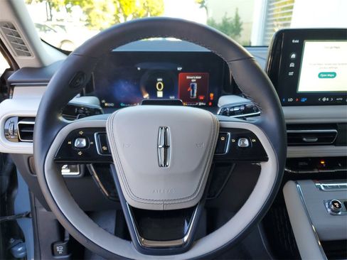 Certified 2025 Lincoln Aviator Reserve w/ Illumination Package image 24