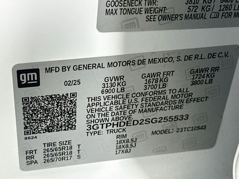 Used 2025 GMC Sierra 1500 SLT RWD image 12
