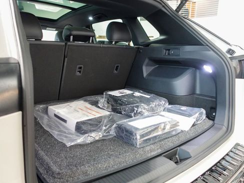 New 2026 Volkswagen Tiguan SE R-Line image 28