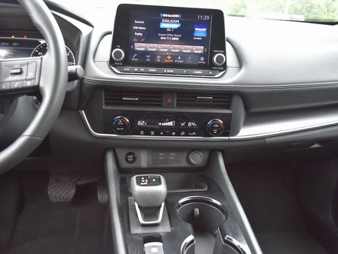 Used 2025 Nissan Rogue SV image 18