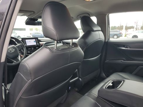 Used 2024 Toyota Camry SE image 9