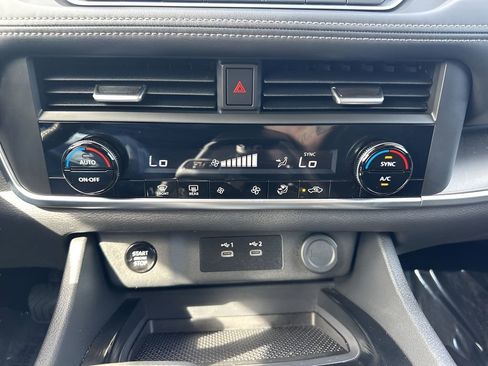 Used 2025 Nissan Rogue SV image 20