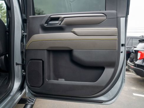 Used 2024 Chevrolet Silverado 2500 ZR2 w/ Technology Package image 14