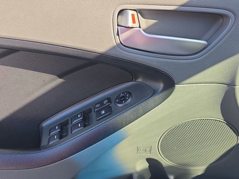 Used 2017 Kia Forte LX FWD image 10