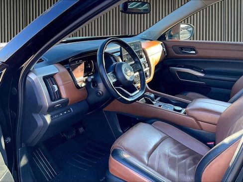 Used 2022 Nissan Pathfinder Platinum w/ Cargo Package image 15