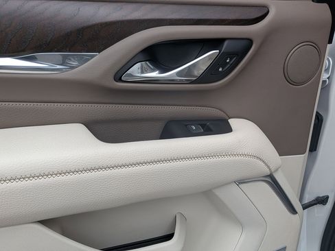 Used 2021 GMC Yukon Denali w/ Denali Premium Package image 28