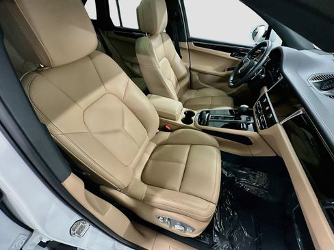 Used 2026 Porsche Macan AWD/4WD image 29