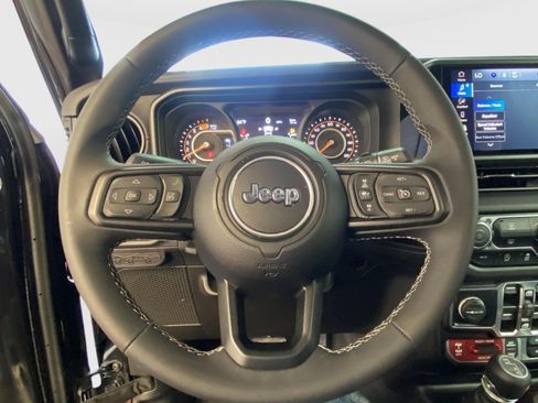 Used 2025 Jeep Wrangler Unlimited Rubicon AWD/4WD image 33