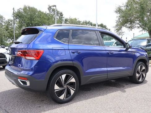 Certified 2024 Volkswagen Taos SE w/ Panoramic Sunroof Package AWD/4WD image 9