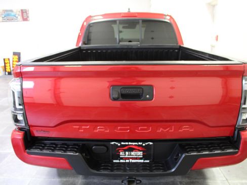 Used 2022 Toyota Tacoma SR w/ SR Convenience Package AWD/4WD image 5
