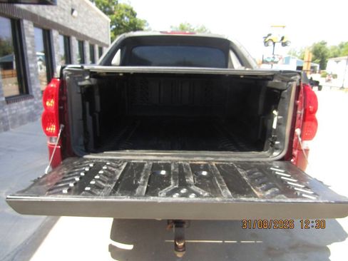 Used 2006 Chevrolet Avalanche Z71 w/ Sun And Sound Package AWD/4WD image 23