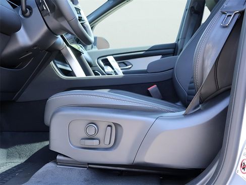 New 2025 Land Rover Discovery Sport Dynamic SE image 37