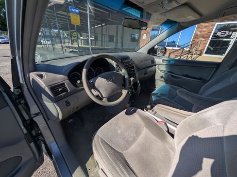 Used 2010 Toyota Sienna FWD image 5
