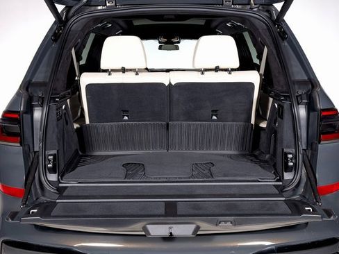 Used 2024 BMW X7 M60i w/ Executive Package image 5