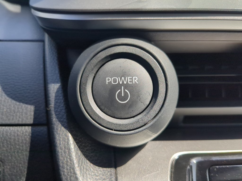 Used 2025 Toyota Prius LE FWD image 28