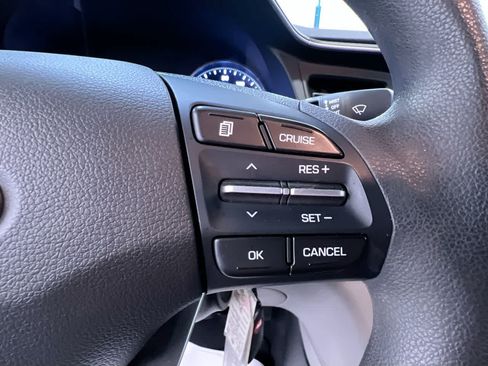 Used 2020 Hyundai Elantra SE FWD image 21