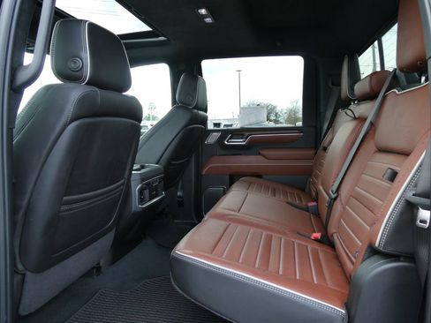 Certified 2025 GMC Sierra 2500 Denali Ultimate AWD/4WD image 18