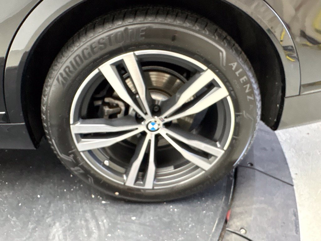 Used 2024 BMW X7 xDrive40i w/ M Sport Package AWD/4WD image 16