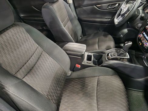 Used 2017 Nissan Rogue SV w/ SV Family Package FWD image 31