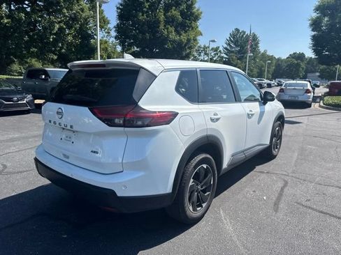 Used 2025 Nissan Rogue SV AWD/4WD image 4