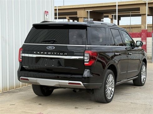 Used 2024 Ford Expedition Limited image 4
