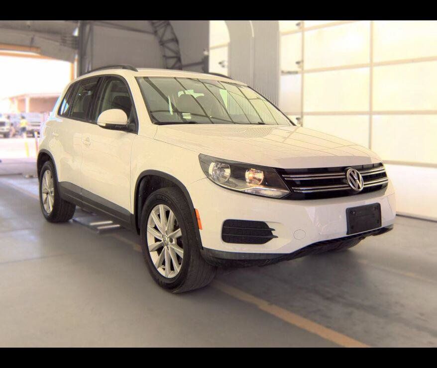 Used 2017 Volkswagen Tiguan Limited w/ Premium Package FWD image 1