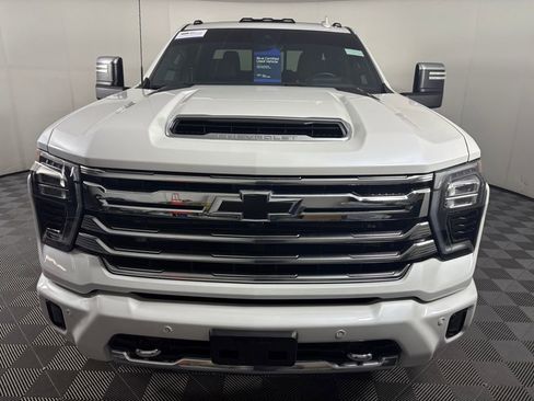 Used 2024 Chevrolet Silverado 2500 High Country w/ High Country Premium Package image 2