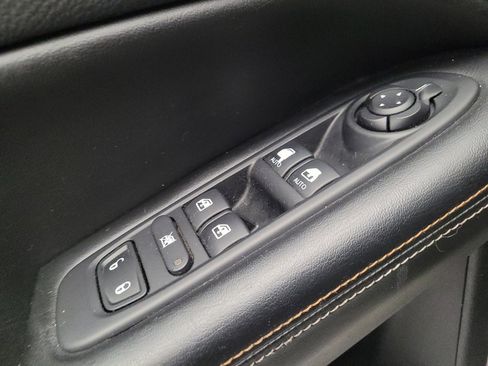 Used 2018 Jeep Compass Latitude FWD image 27