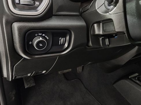 Used 2024 RAM 2500 Tradesman w/ Chrome Appearance Group image 24