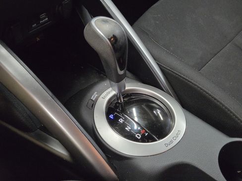 Used 2015 Hyundai Veloster FWD image 19