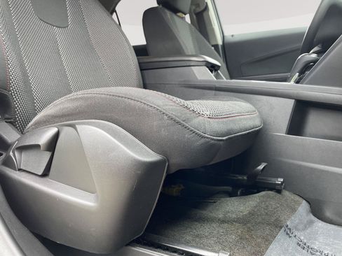 Used 2017 Chevrolet Equinox LT FWD image 5
