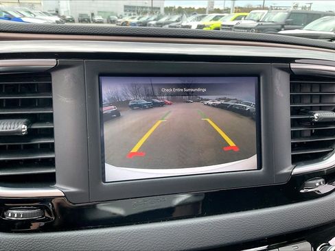 Used 2023 Chrysler Voyager LX image 19