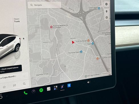 Used 2023 Tesla Model Y Long Range AWD/4WD image 24