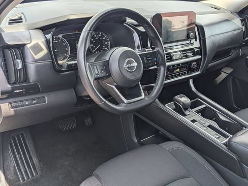 Used 2025 Nissan Pathfinder SV FWD image 10
