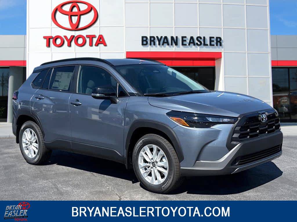 Used 2026 Toyota Corolla Cross LE FWD image 1