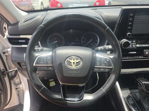 Used 2021 Toyota Highlander XLE FWD image 5