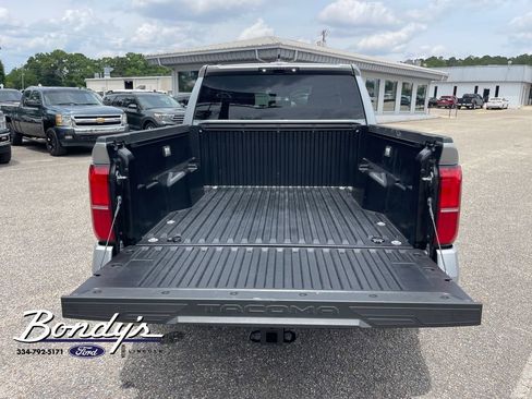 Used 2025 Toyota Tacoma TRD Sport AWD/4WD image 14