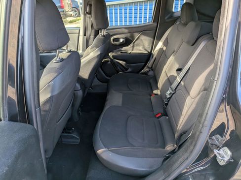 Used 2016 Jeep Renegade Latitude AWD/4WD image 29