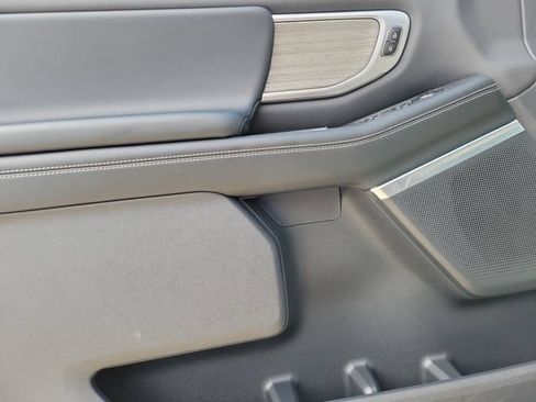 Used 2025 Ford Expedition Platinum AWD/4WD image 18