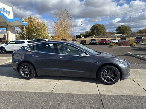Used 2018 Tesla Model 3 Long Range image 3